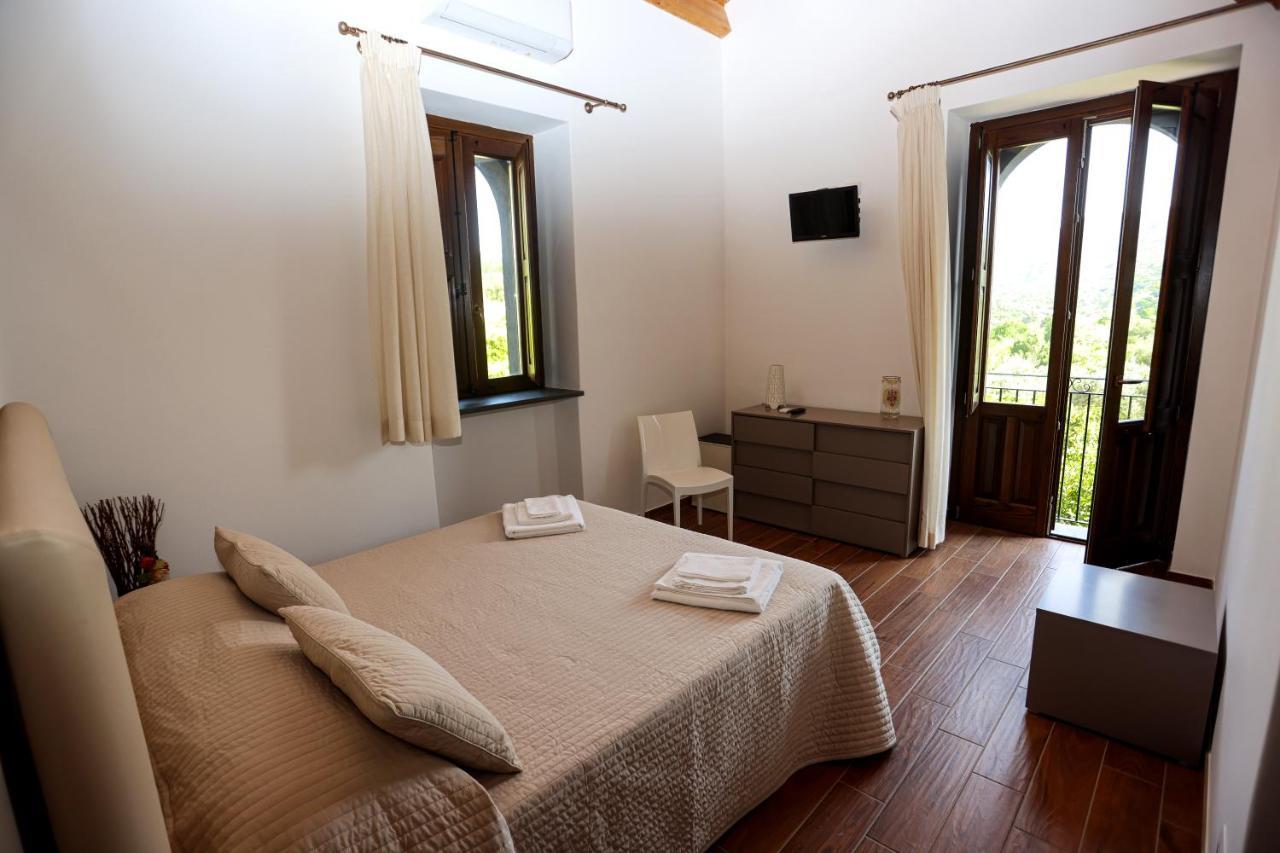 La Porta Delle Gole Hotel Motta Camastra Екстериор снимка