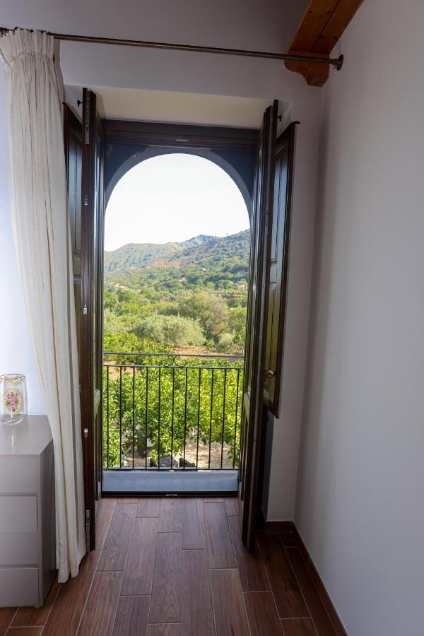 La Porta Delle Gole Hotel Motta Camastra Екстериор снимка