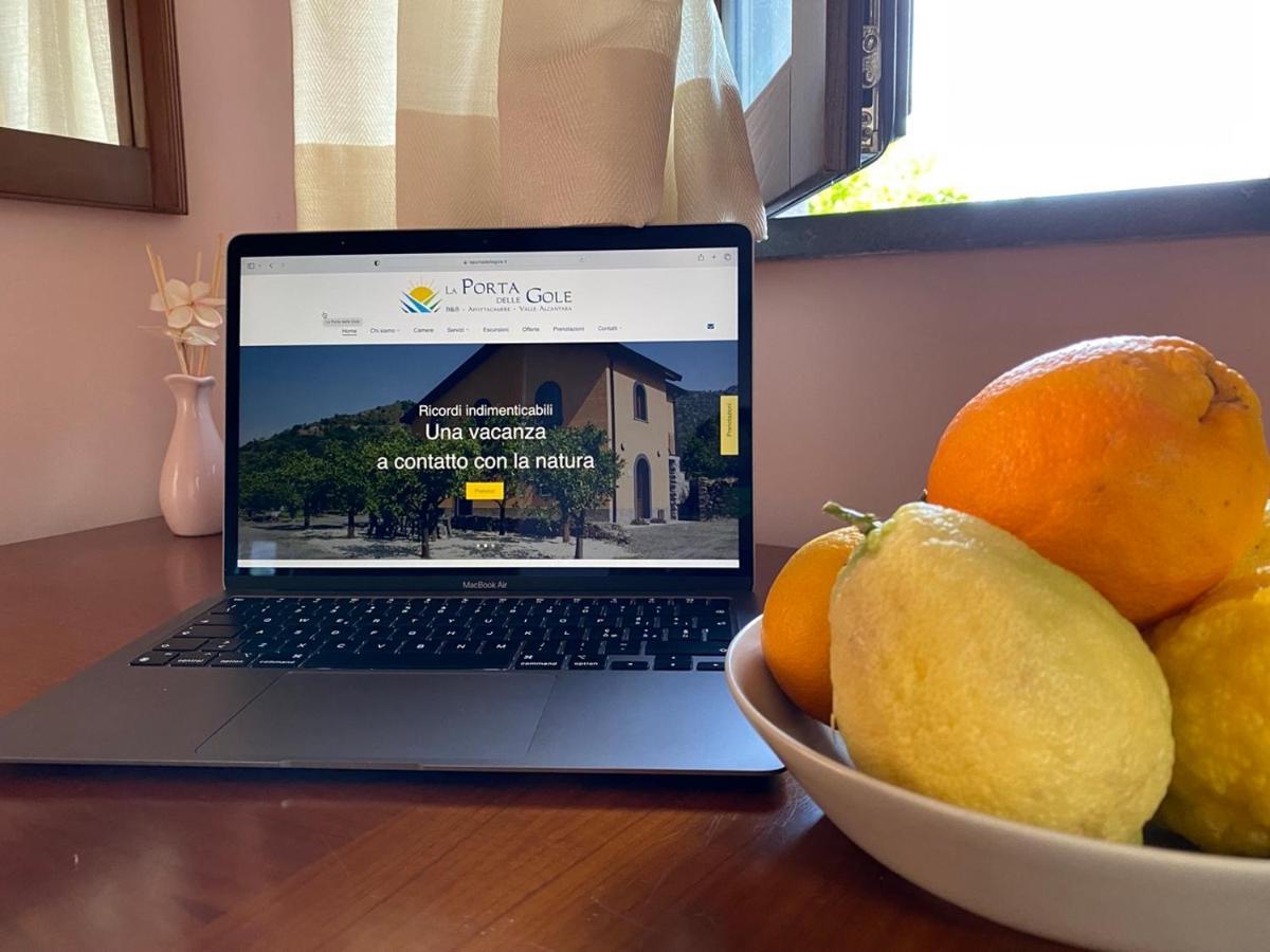 La Porta Delle Gole Hotel Motta Camastra Екстериор снимка