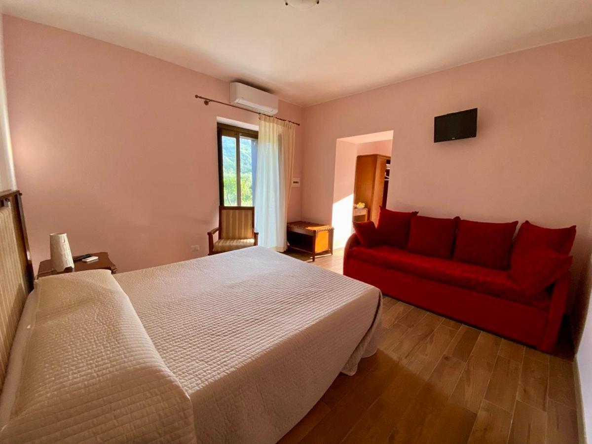 La Porta Delle Gole Hotel Motta Camastra Екстериор снимка