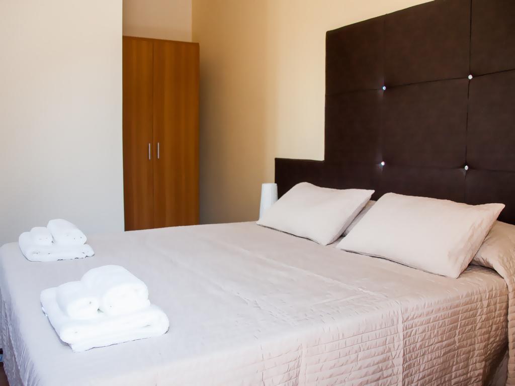 La Porta Delle Gole Hotel Motta Camastra Екстериор снимка