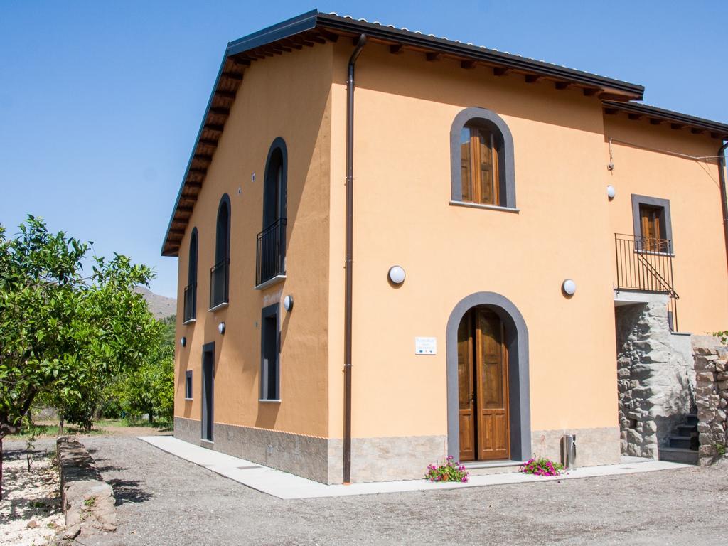 La Porta Delle Gole Hotel Motta Camastra Екстериор снимка