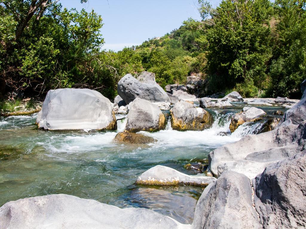 La Porta Delle Gole Hotel Motta Camastra Екстериор снимка