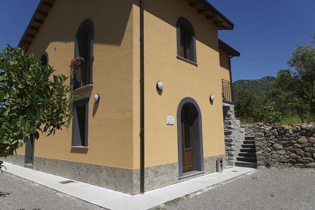 La Porta Delle Gole Hotel Motta Camastra Екстериор снимка
