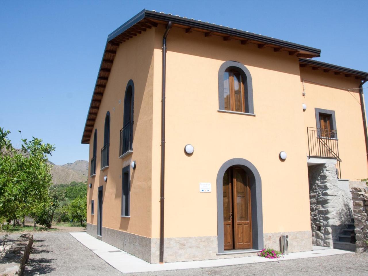 La Porta Delle Gole Hotel Motta Camastra Екстериор снимка